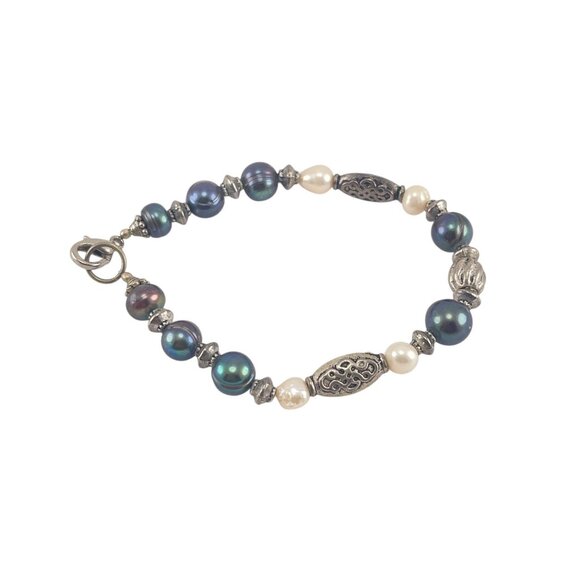 Handcrafted Elegant Freshwater Pearl and Metal Bead Bracelet - Picture 5 of 6